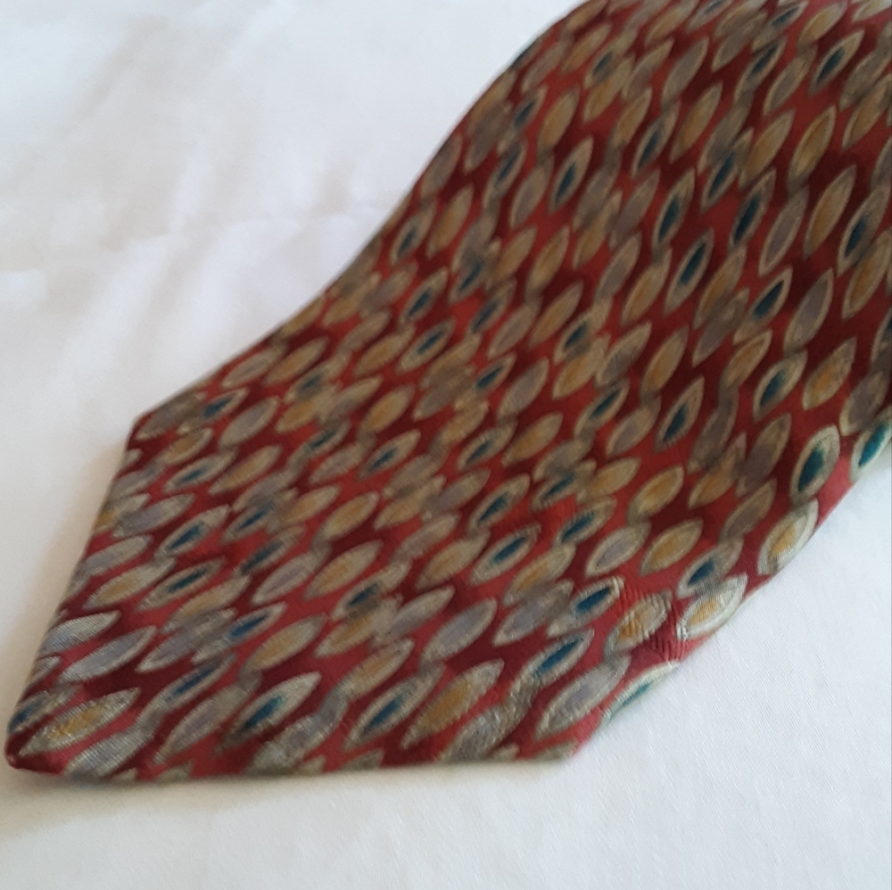 100% Silk Raindrop Pattern Tie